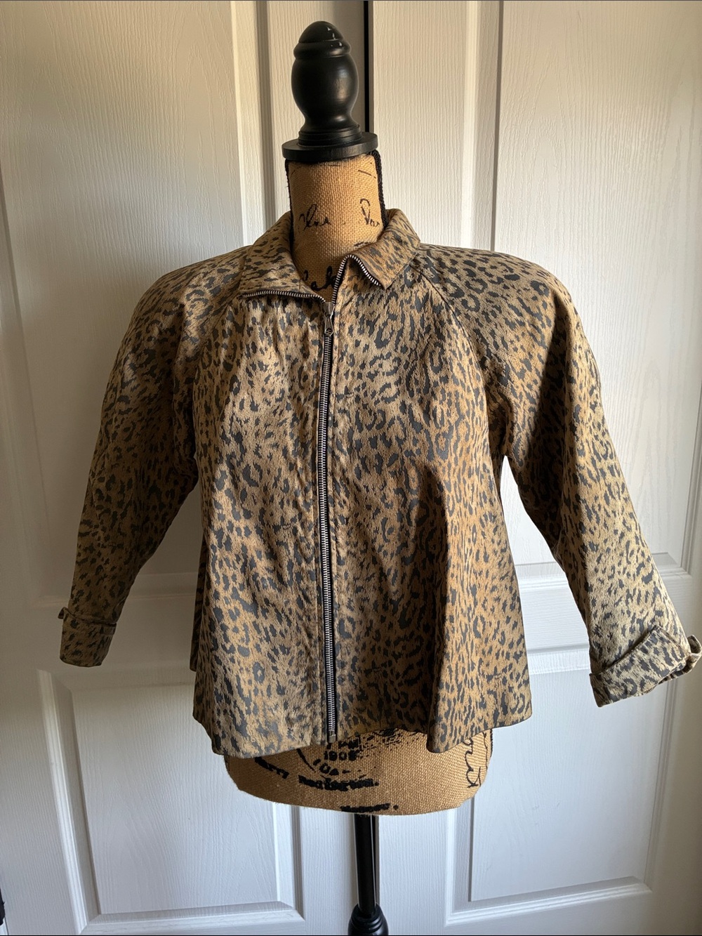 Vintage Leopard Print Zip-Front Women's Leather Jacket & pants